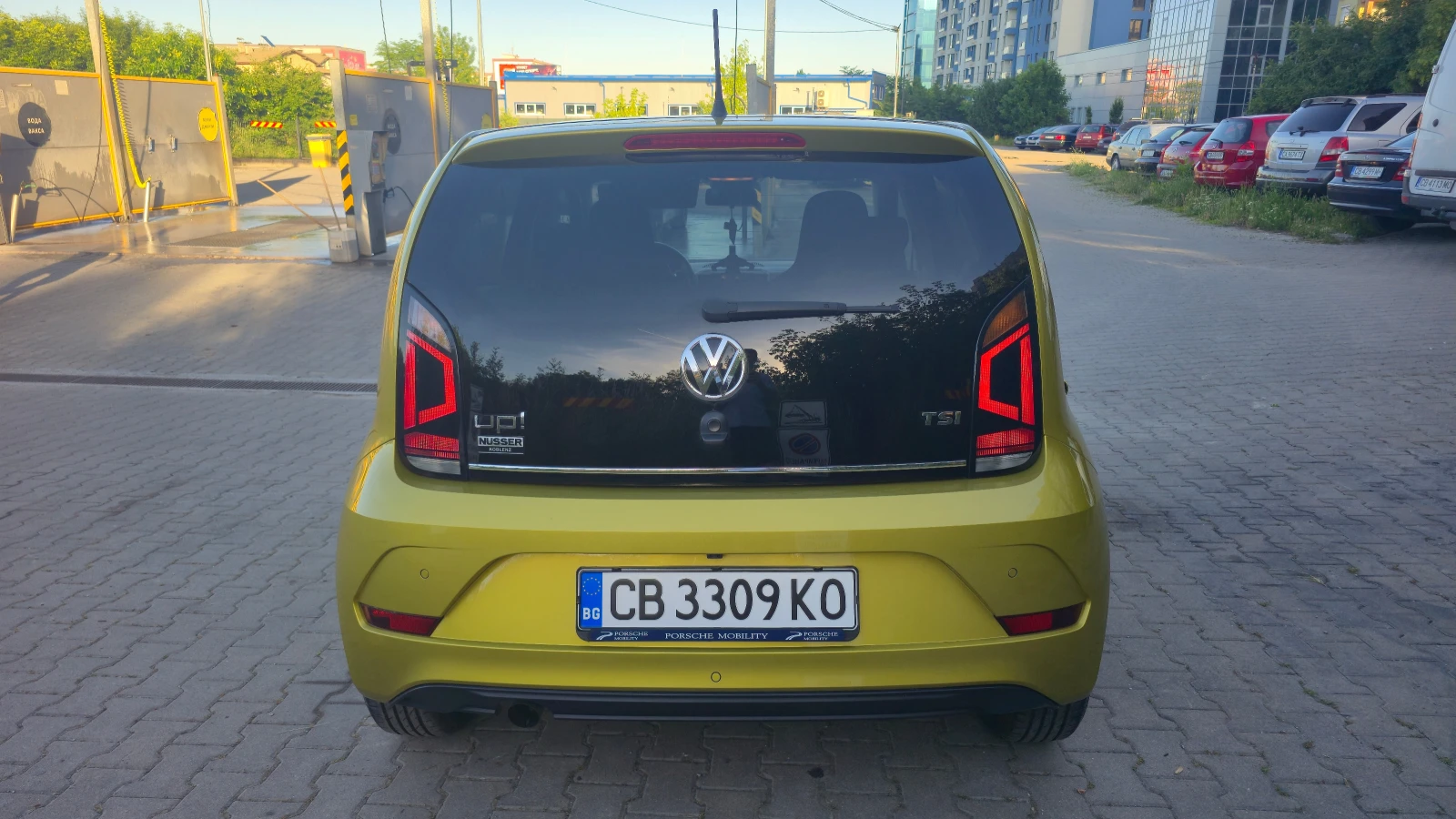 VW Up 1.0 TSI, снимка 8 - Автомобили и джипове - 54922988