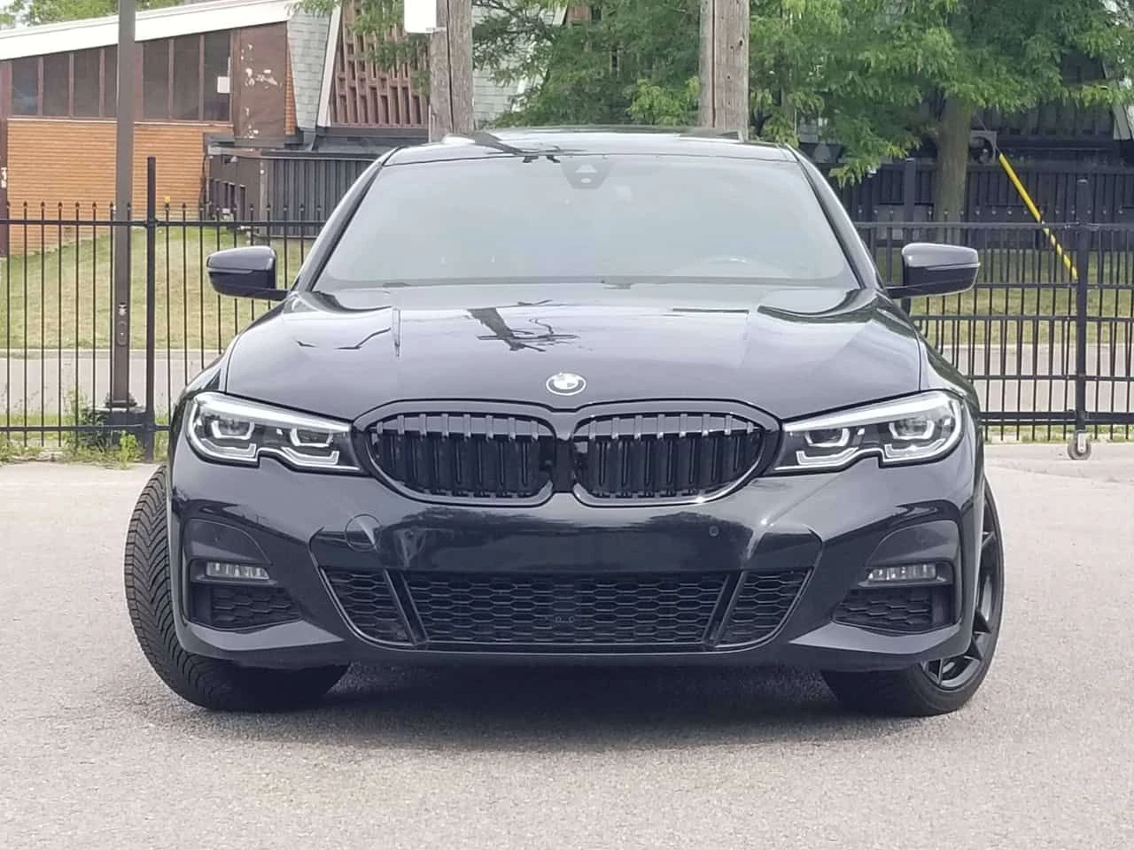 BMW 330 * 330i M SPORT| NAV| CAMERA/SENSORS| WIRE LESS CHA, снимка 2 - Автомобили и джипове - 55545556