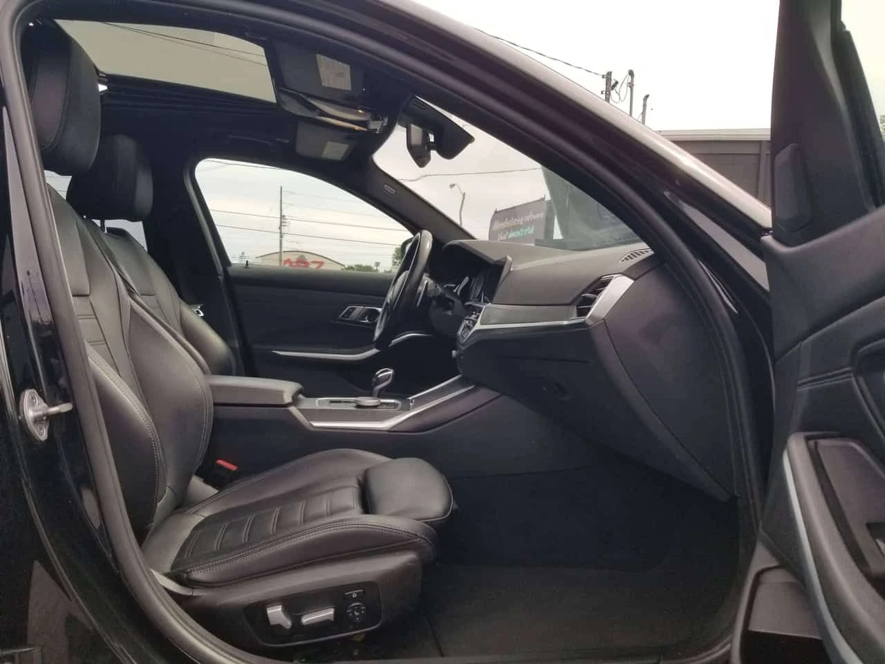 BMW 330 * 330i M SPORT| NAV| CAMERA/SENSORS| WIRE LESS CHA, снимка 9 - Автомобили и джипове - 55545556