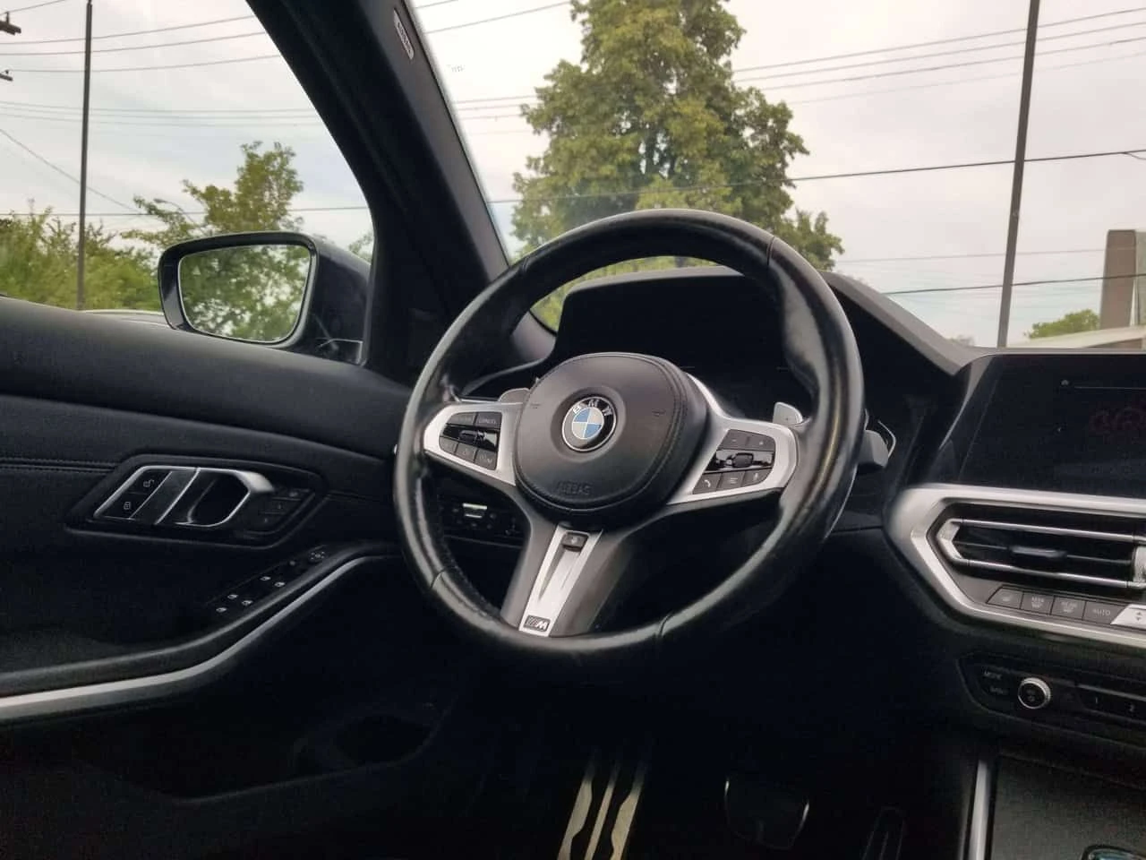 BMW 330 * 330i M SPORT| NAV| CAMERA/SENSORS| WIRE LESS CHA, снимка 8 - Автомобили и джипове - 55545556