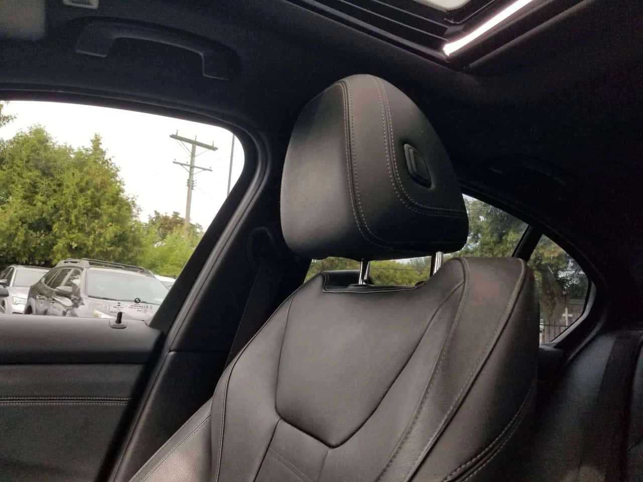 BMW 330 * 330i M SPORT| NAV| CAMERA/SENSORS| WIRE LESS CHA, снимка 16 - Автомобили и джипове - 55545556