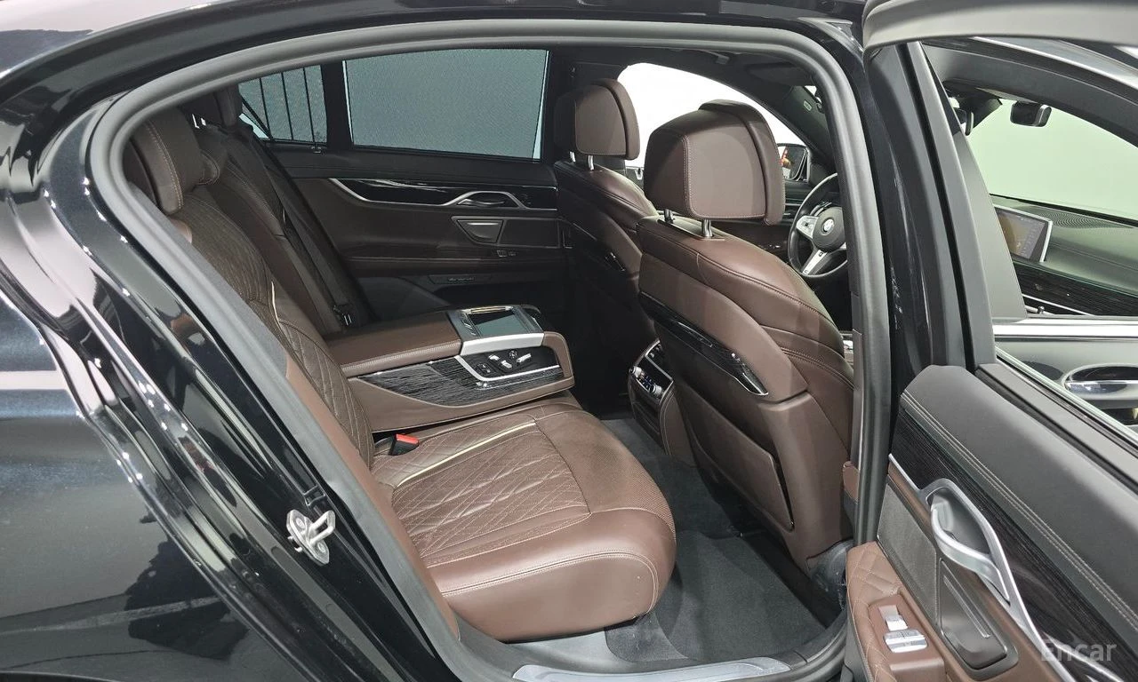 BMW 740 M* SPORT* HARMON* KARDON* ОБДУХВАНЕ* ДИСТРОНИК* LA, снимка 14 - Автомобили и джипове - 55987605