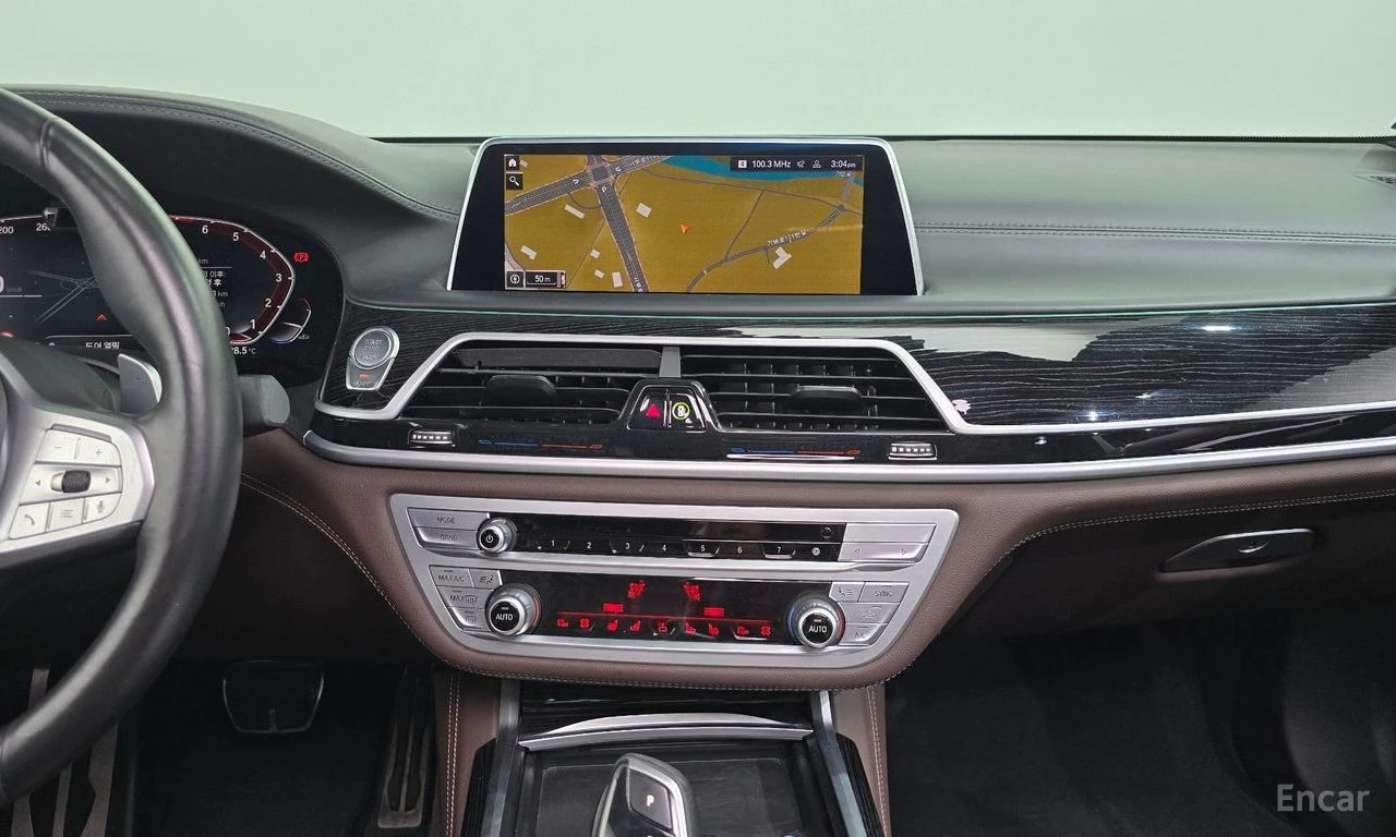 BMW 740 M* SPORT* HARMON* KARDON* ОБДУХВАНЕ* ДИСТРОНИК* LA, снимка 9 - Автомобили и джипове - 55987605