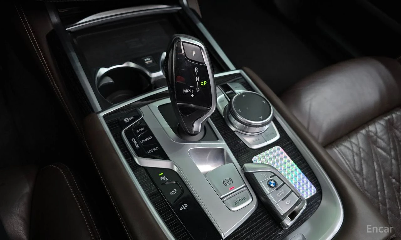 BMW 740 M* SPORT* HARMON* KARDON* ОБДУХВАНЕ* ДИСТРОНИК* LA, снимка 11 - Автомобили и джипове - 55987605