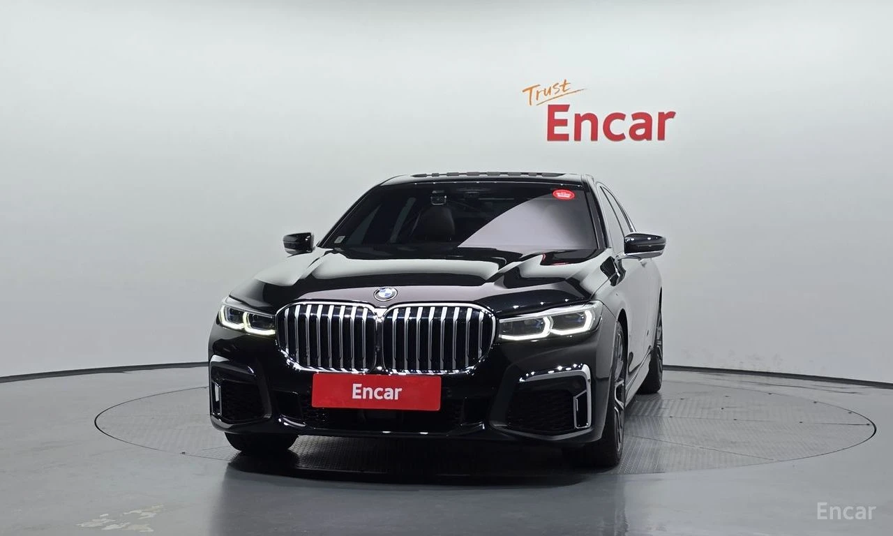 BMW 740 M* SPORT* HARMON* KARDON* ОБДУХВАНЕ* ДИСТРОНИК* LA, снимка 3 - Автомобили и джипове - 55987605