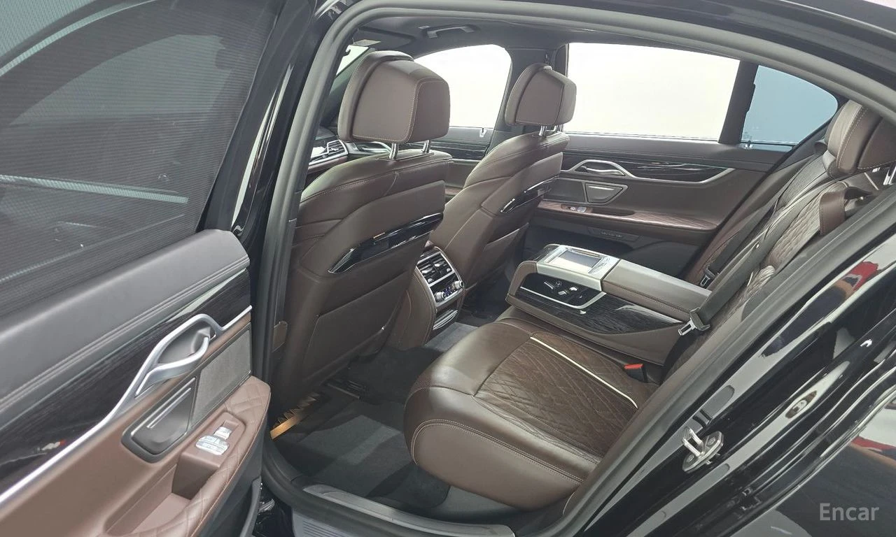 BMW 740 M* SPORT* HARMON* KARDON* ОБДУХВАНЕ* ДИСТРОНИК* LA, снимка 15 - Автомобили и джипове - 55987605