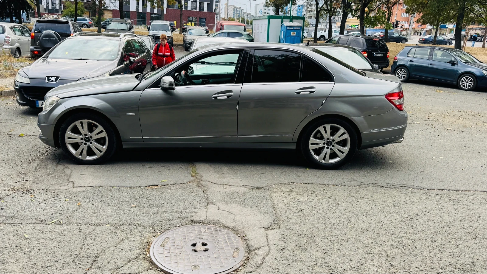 Mercedes-Benz C 220, снимка 2 - Автомобили и джипове - 56264458