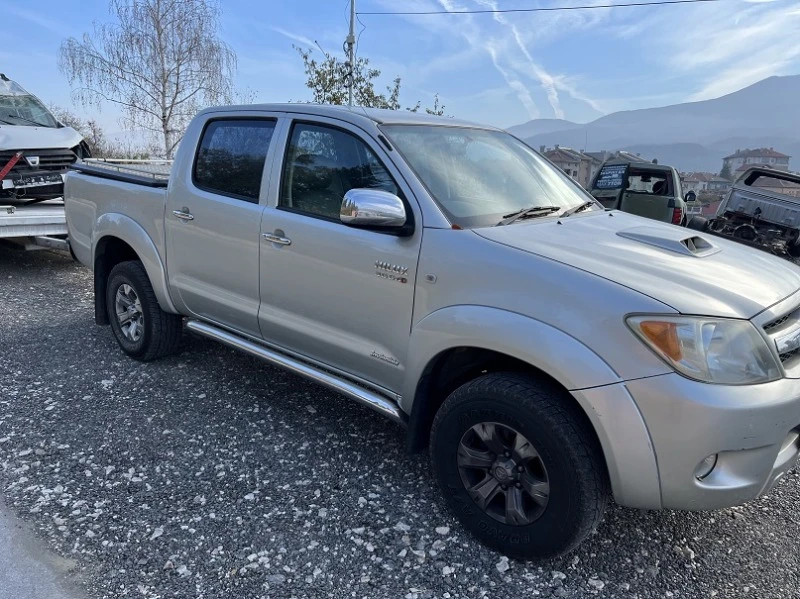 Toyota Hilux, снимка 1 - Автомобили и джипове - 47257646