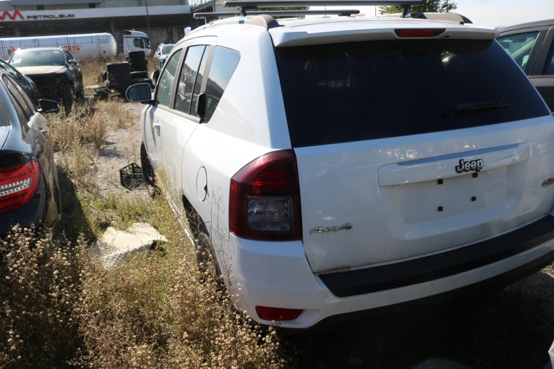 Jeep Compass 2.4 4x4, снимка 5 - Автомобили и джипове - 47654679