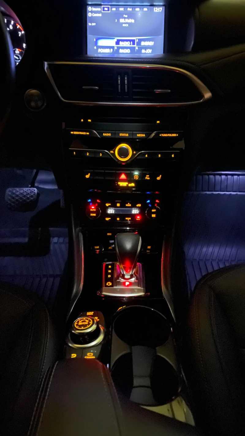 Infiniti QX30 2.0t AWD 7 DCT LUXЕ TE, снимка 16 - Автомобили и джипове - 52571238