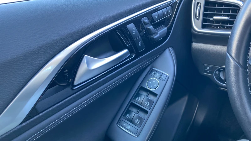 Infiniti QX30 2.0t AWD 7 DCT LUXЕ TE, снимка 8 - Автомобили и джипове - 52571238