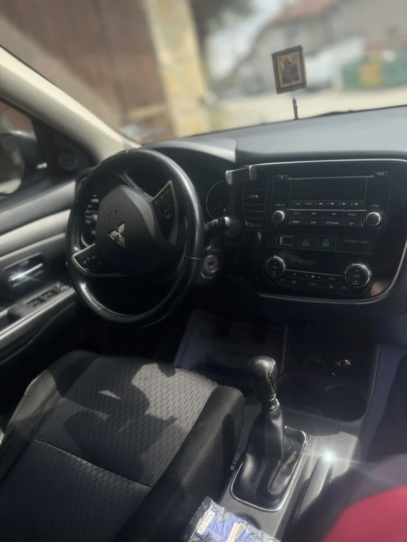 Mitsubishi Outlander, снимка 8 - Автомобили и джипове - 52252657
