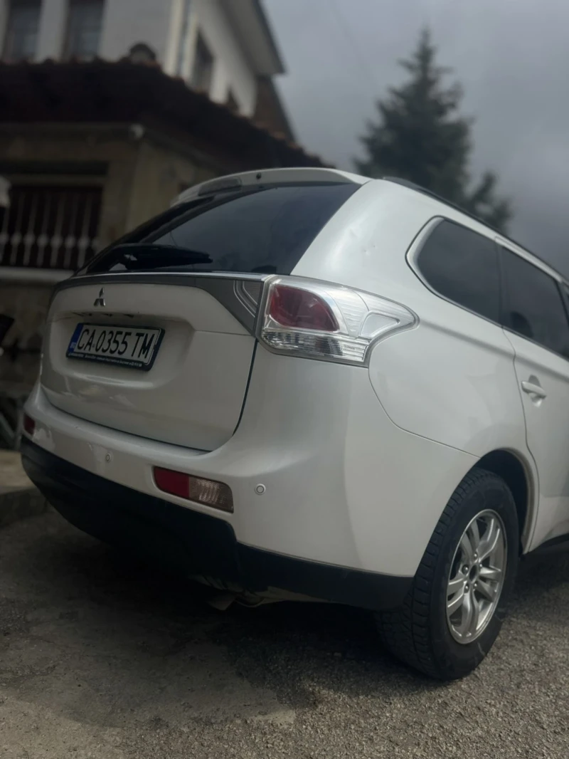 Mitsubishi Outlander, снимка 2 - Автомобили и джипове - 52252657