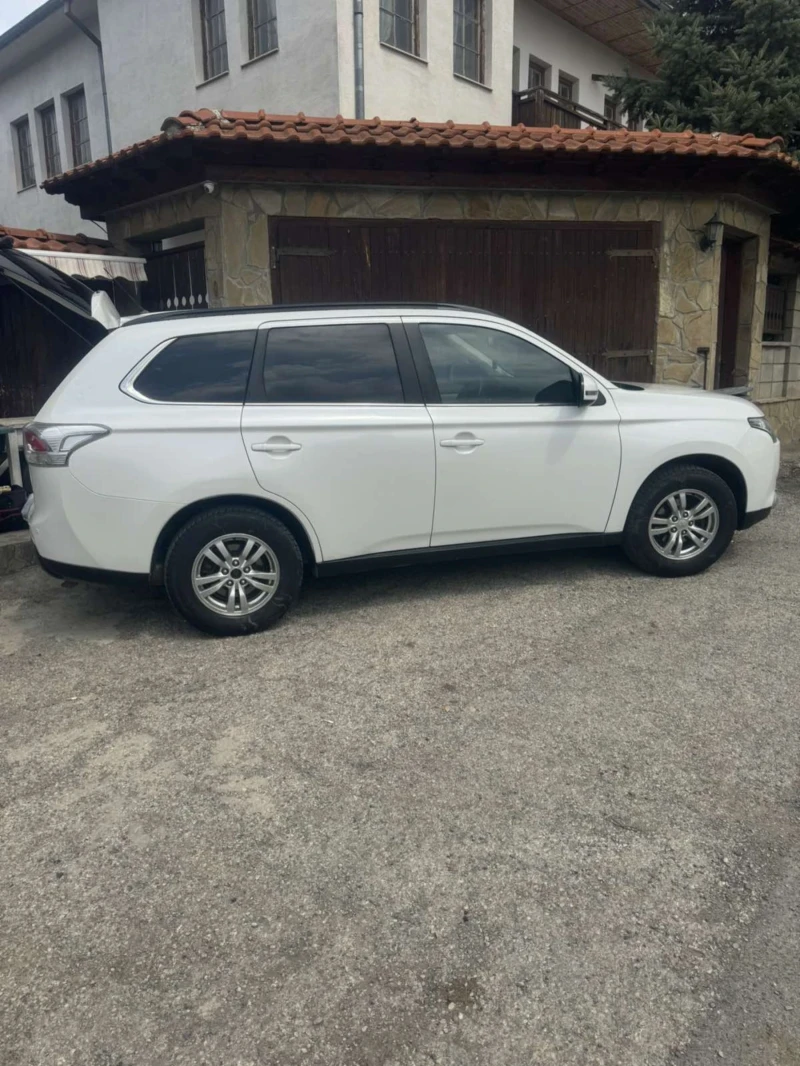 Mitsubishi Outlander, снимка 5 - Автомобили и джипове - 52252657