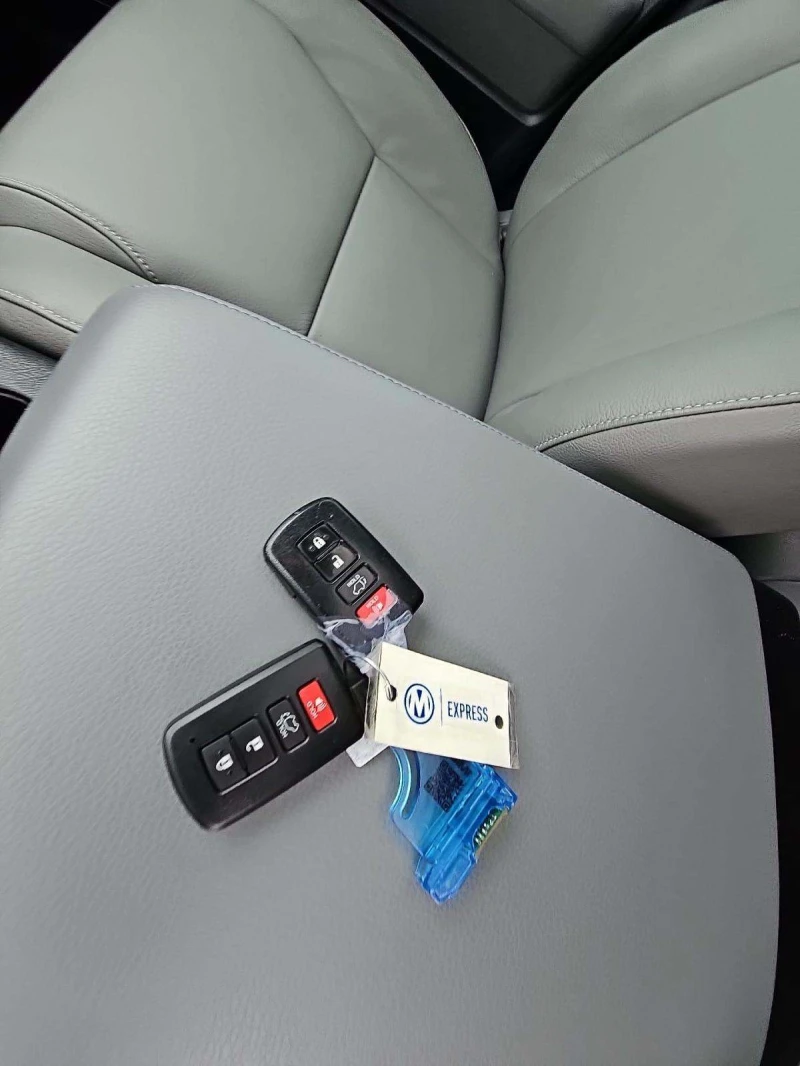 Toyota Sequoia LIMITED 5.7L CAR PLAY/ПОДГРЕВИ/ШИБЕДАХ, снимка 8 - Автомобили и джипове - 52704685