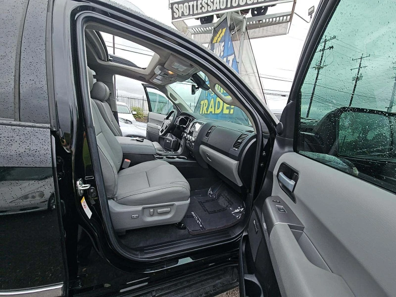 Toyota Sequoia LIMITED 5.7L CAR PLAY/ПОДГРЕВИ/ШИБЕДАХ, снимка 11 - Автомобили и джипове - 52704685