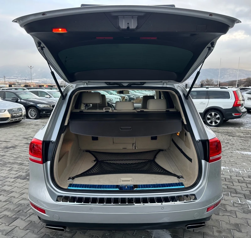 VW Touareg 3.0TDI* 239kc* BLUEMOTION* NAVI* LED* TOP* , снимка 17 - Автомобили и джипове - 53065421