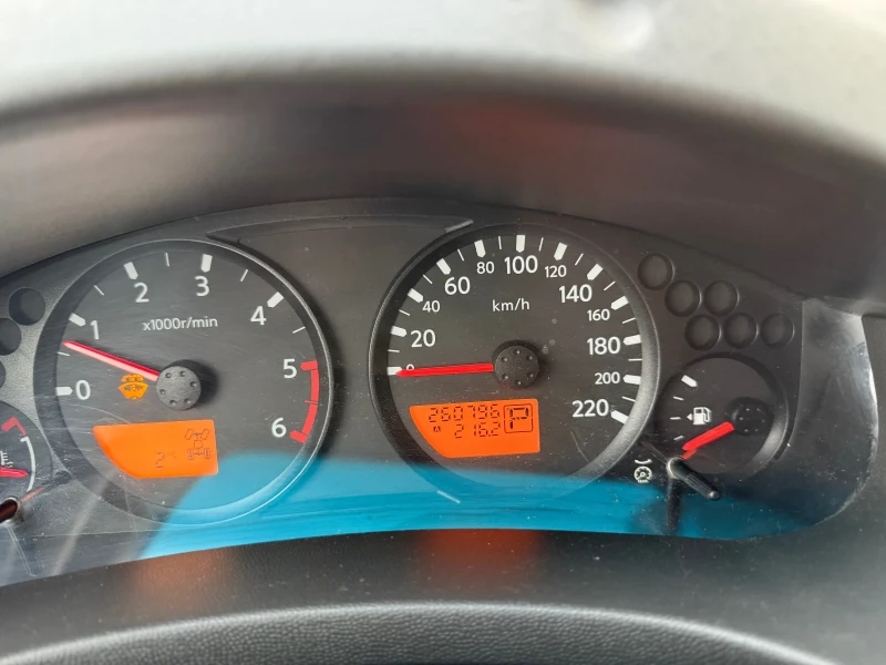 Nissan Navara 2, 5DCI+ 4x4+ Automatic+ Подгрев+ Кожа+ Euro4, снимка 16 - Автомобили и джипове - 53093123