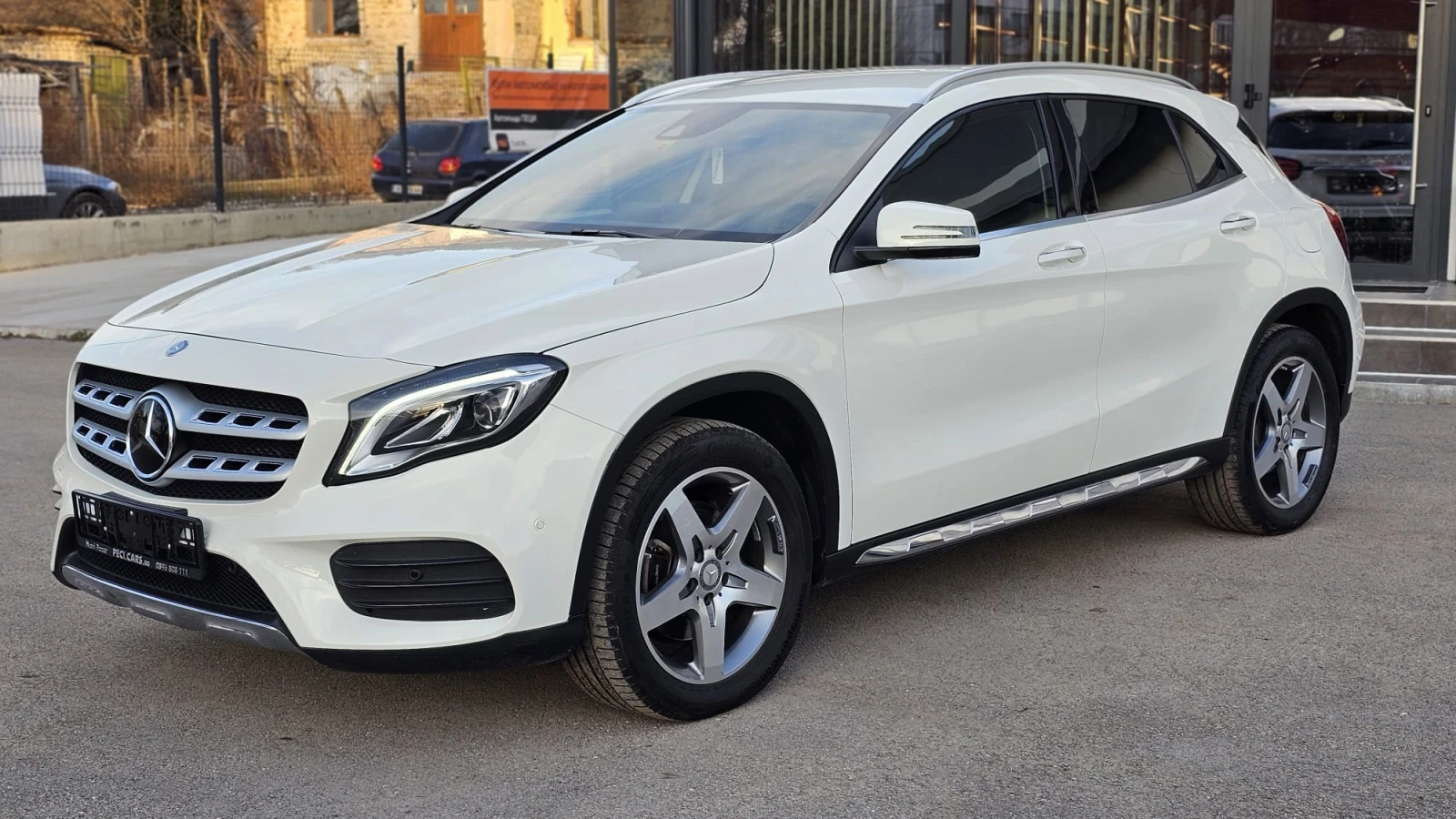 Mercedes-Benz GLA 220 2.2D 4x4 7G-DCT CH-FACELIFT-ДИСТРОНИК-СЕРВИЗНА ИСТ - изображение 3