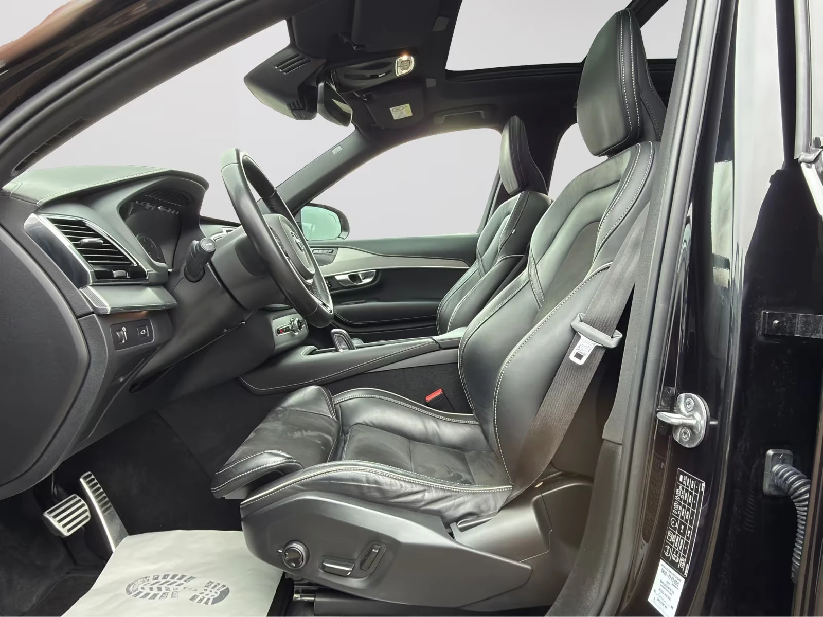 Volvo Xc90 B5/235HP/R-DESIGN/4X4/ACC/360/PANO/MAMO/211z, снимка 12 - Автомобили и джипове - 53996462