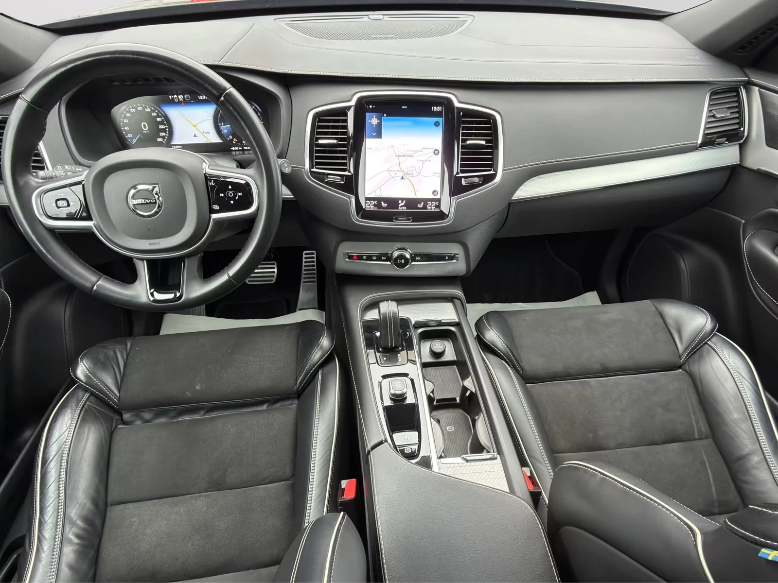 Volvo Xc90 B5/235HP/R-DESIGN/4X4/ACC/360/PANO/MAMO/211z, снимка 11 - Автомобили и джипове - 53996462