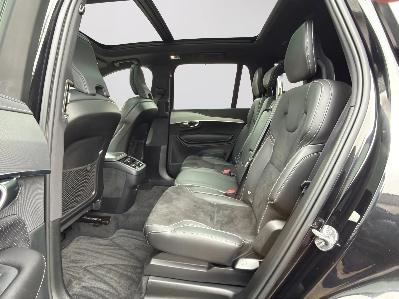 Volvo Xc90 B5/235HP/R-DESIGN/4X4/ACC/360/PANO/MAMO/211z, снимка 14 - Автомобили и джипове - 53996462