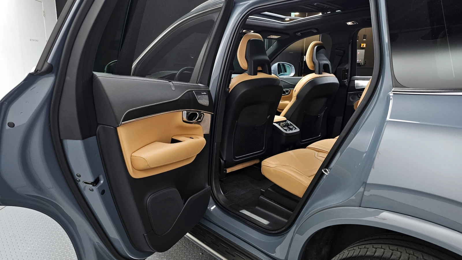 Volvo Xc90 * B6* DIS* 360* HUD* PANO* Bowers & Wilkins* , снимка 15 - Автомобили и джипове - 54699316