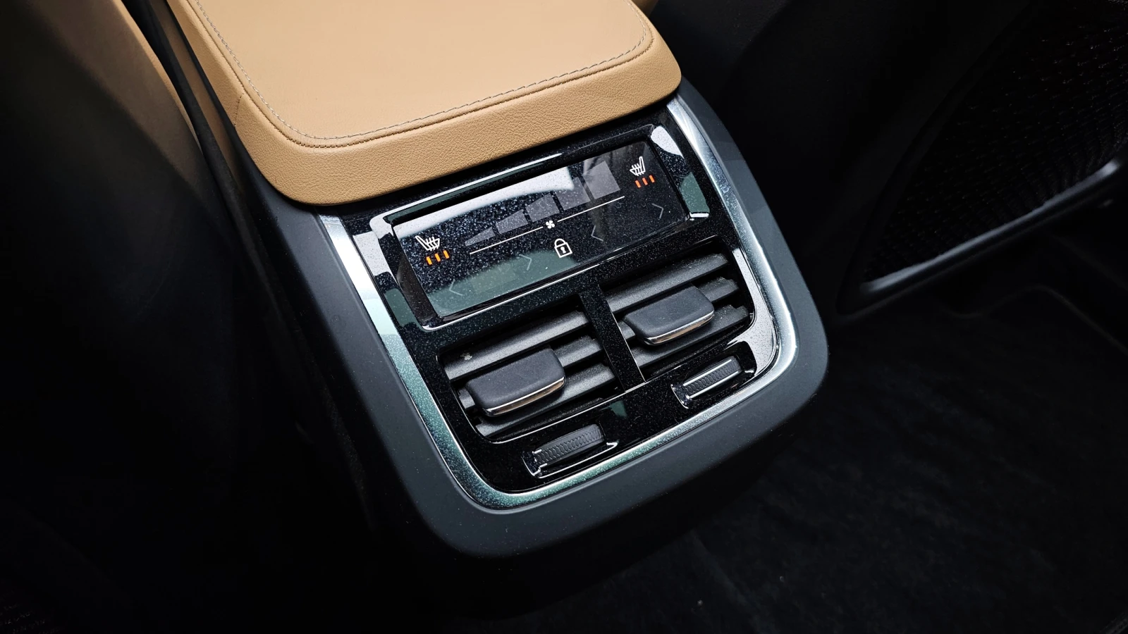 Volvo Xc90 * B6* DIS* 360* HUD* PANO* Bowers & Wilkins* , снимка 16 - Автомобили и джипове - 54699316