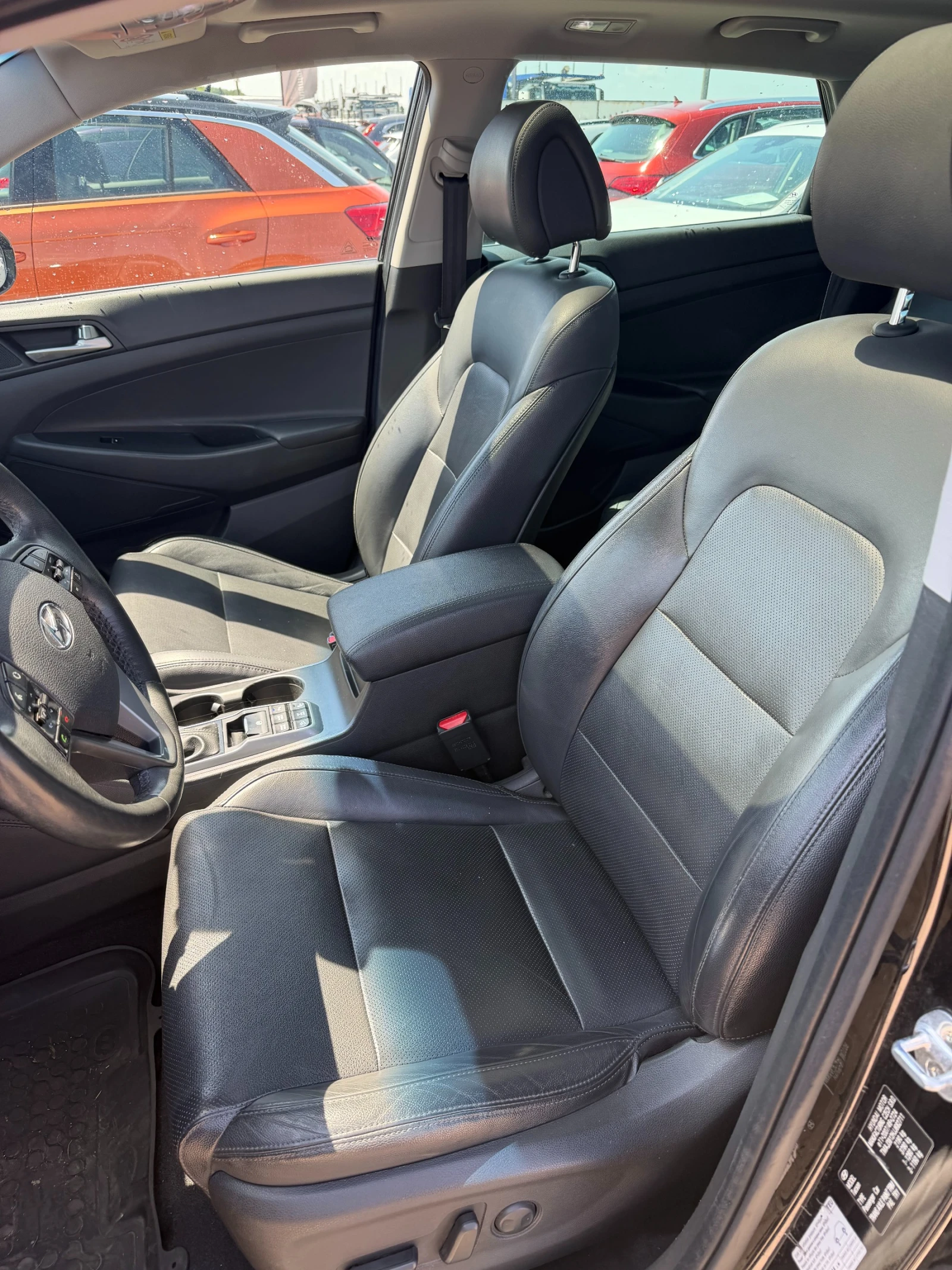 Hyundai Tucson 1.6TGDI 4WD AVTOMAT/PANPRAMA/KOJA/NAVI EURO 6, снимка 13 - Автомобили и джипове - 55091159