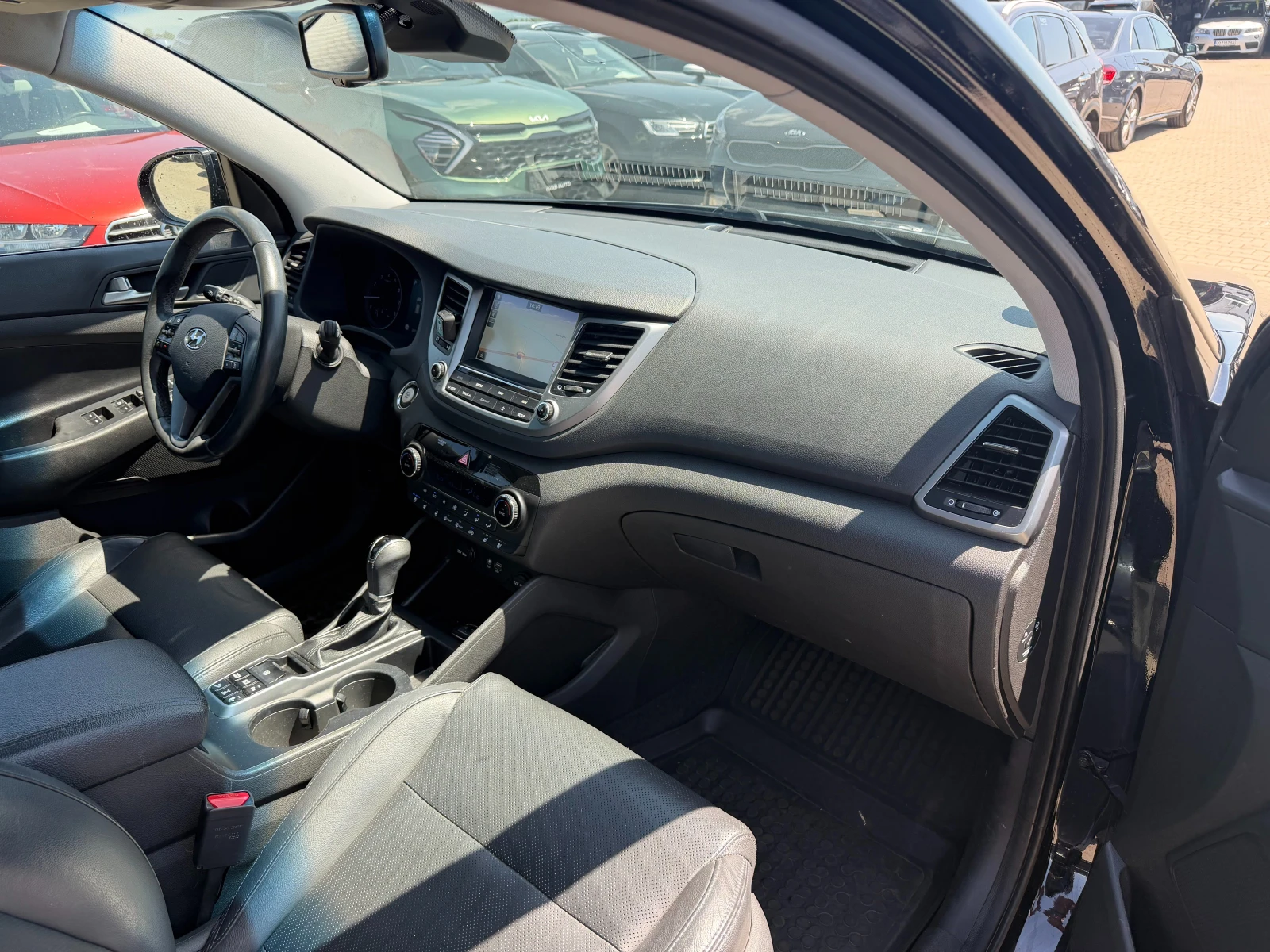 Hyundai Tucson 1.6TGDI 4WD AVTOMAT/PANPRAMA/KOJA/NAVI EURO 6, снимка 11 - Автомобили и джипове - 55091159