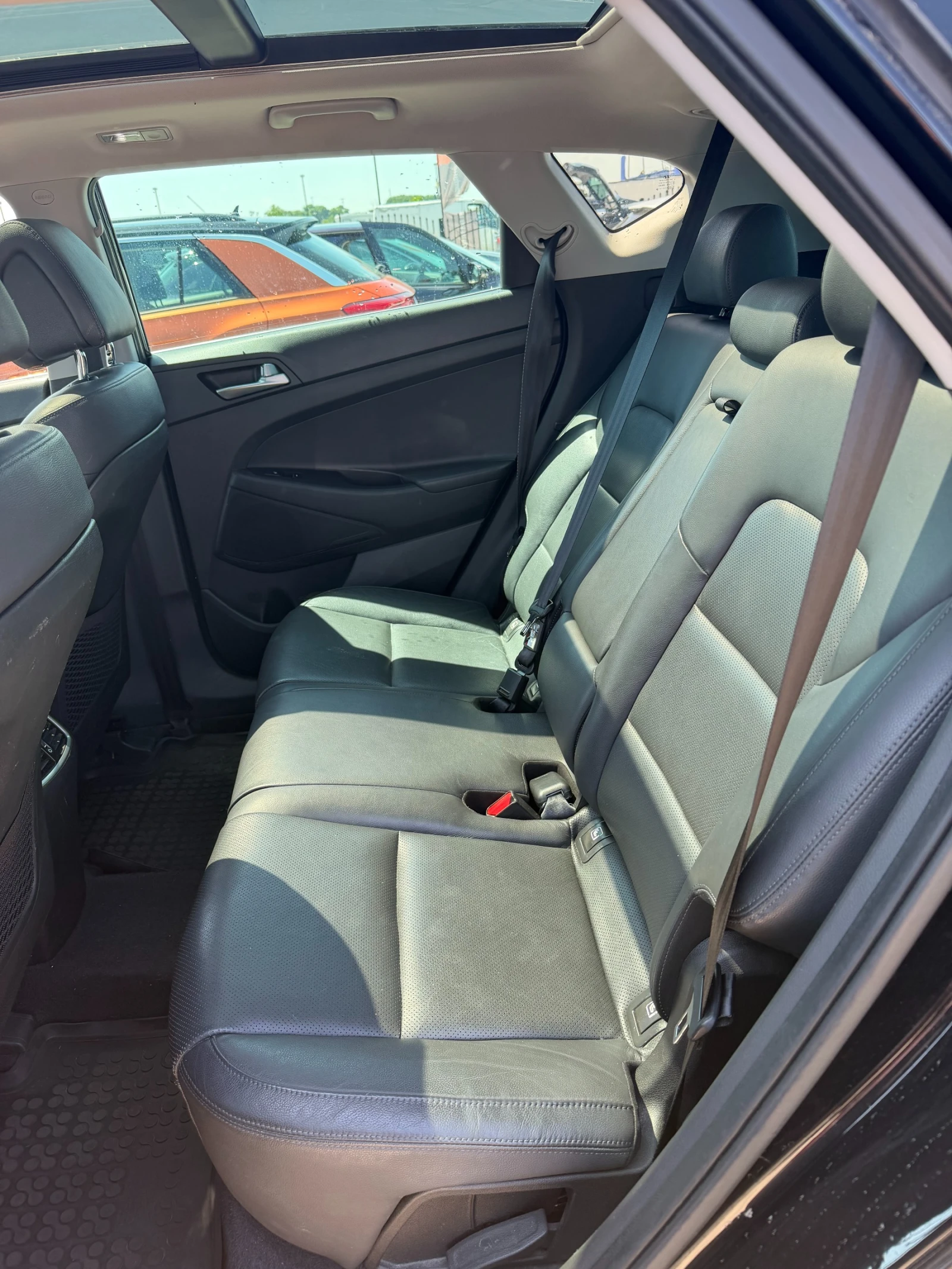 Hyundai Tucson 1.6TGDI 4WD AVTOMAT/PANPRAMA/KOJA/NAVI EURO 6, снимка 10 - Автомобили и джипове - 55091159