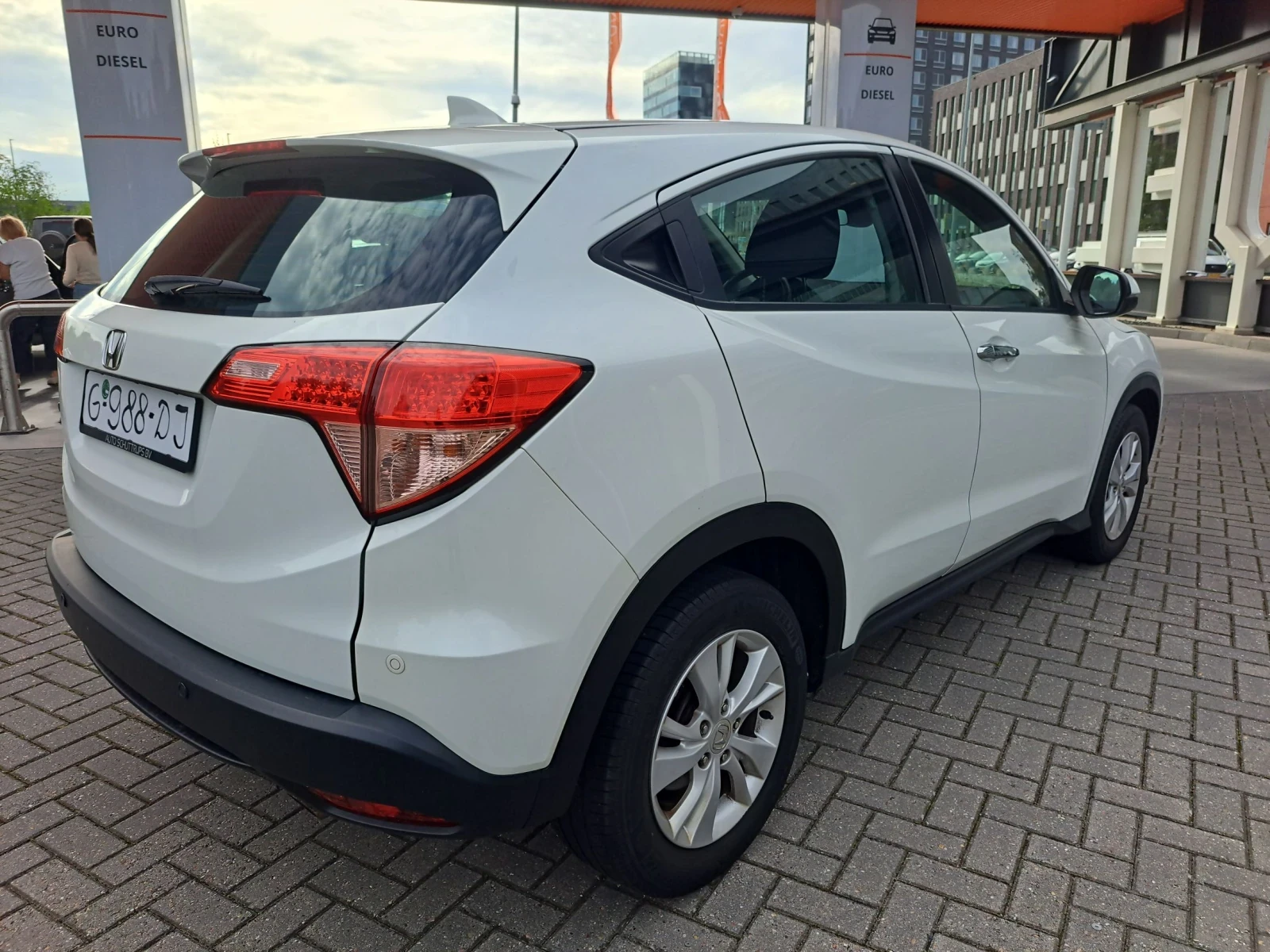 Honda Hr-v 1.5i АВТОМАТ, снимка 4 - Автомобили и джипове - 56289282
