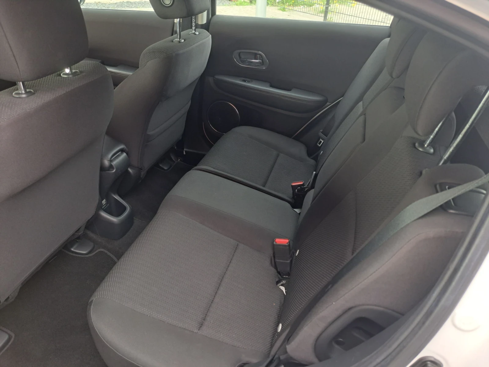 Honda Hr-v 1.5i АВТОМАТ, снимка 9 - Автомобили и джипове - 56289282