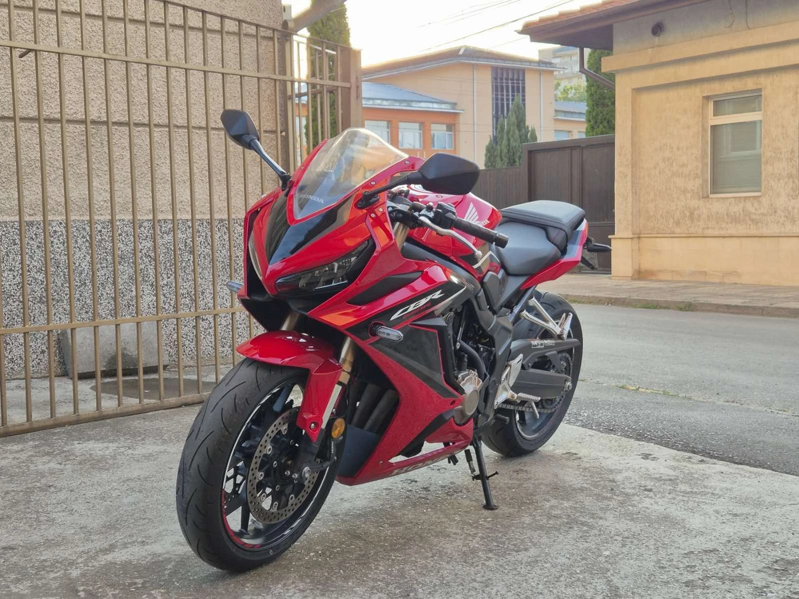 Honda Cbr 650R, снимка 2 - Мотоциклети и мототехника - 54438798