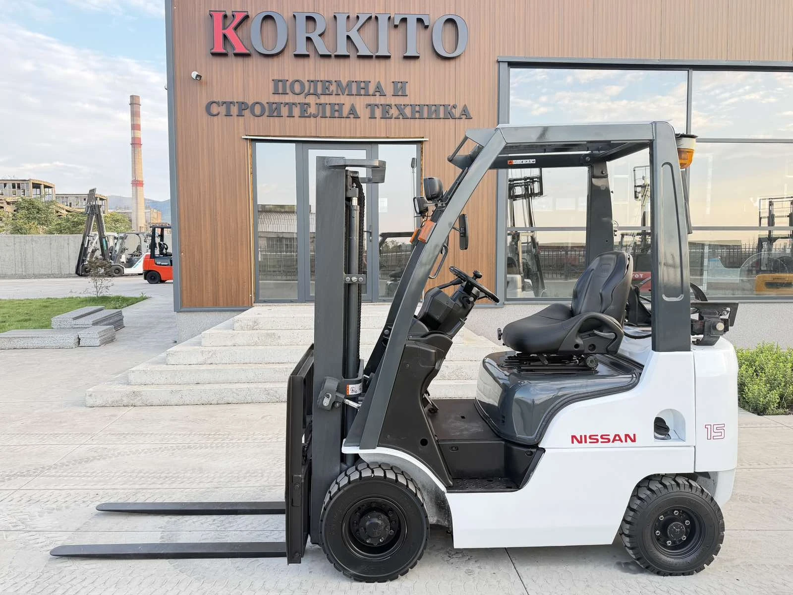 Мотокар Nissan АВТОМАТ* ГАЗ-БЕНЗИН* ОБСЛУЖЕН* КАТО НОВ, снимка 2 - Индустриална техника - 55823345