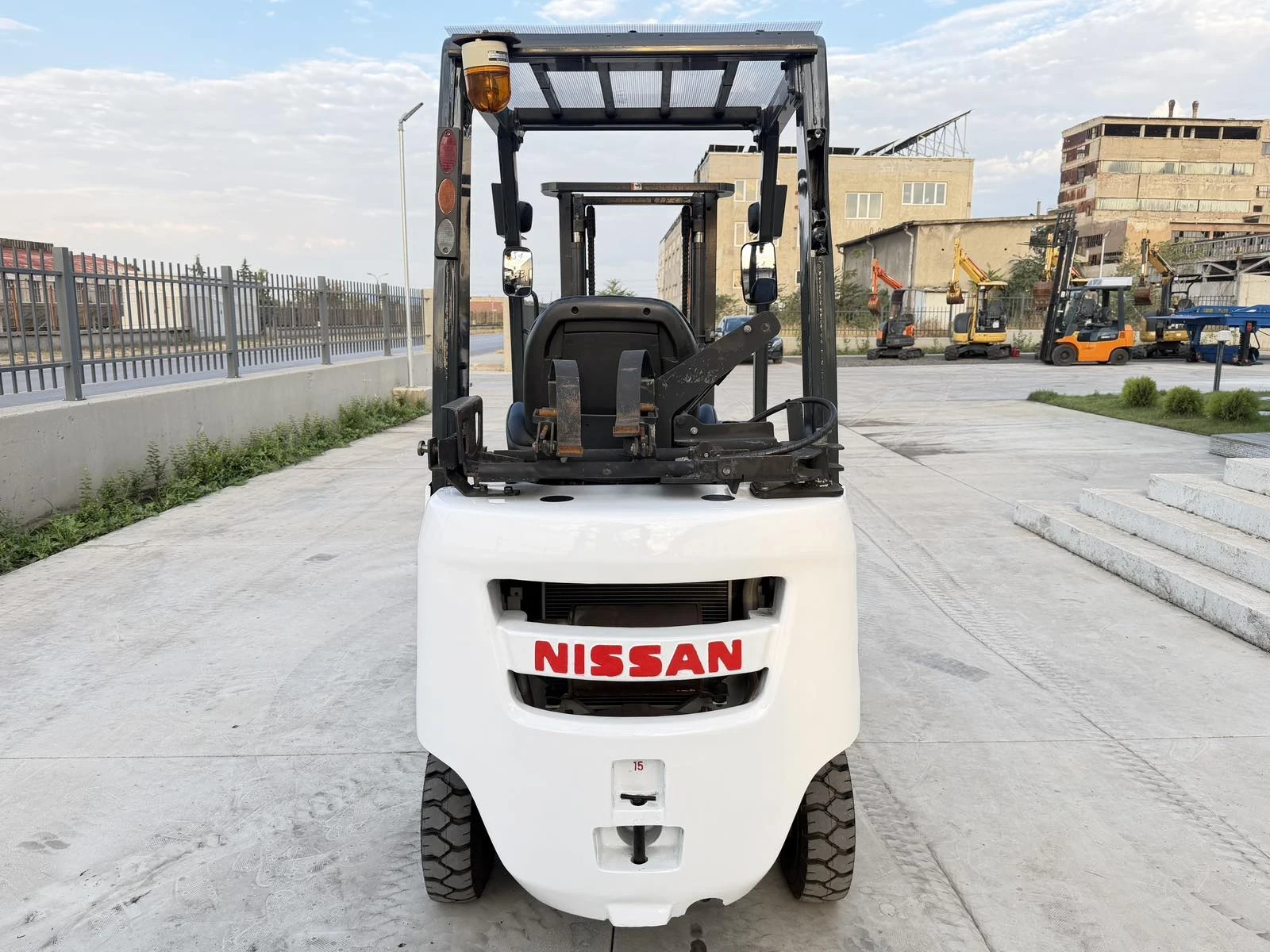 Мотокар Nissan АВТОМАТ* ГАЗ-БЕНЗИН* ОБСЛУЖЕН* КАТО НОВ, снимка 4 - Индустриална техника - 55823345