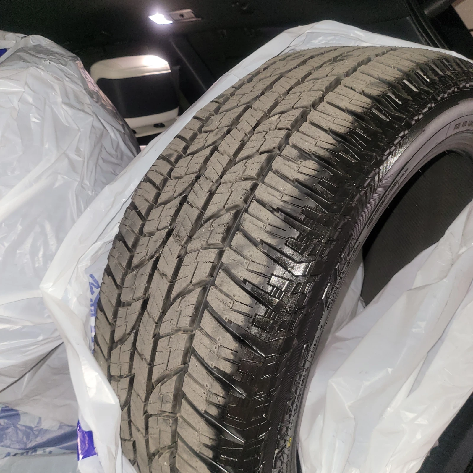 Гуми Всесезонни 285/45R22