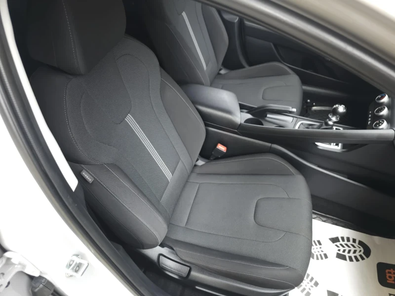 Hyundai Elantra 1.6 Limited , снимка 10 - Автомобили и джипове - 49491452