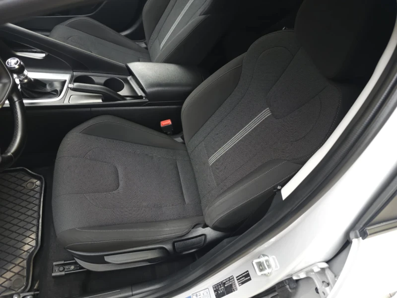 Hyundai Elantra 1.6 Limited , снимка 14 - Автомобили и джипове - 49491452