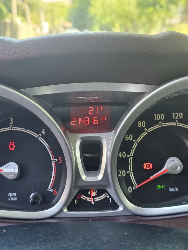 Ford Fiesta, снимка 15 - Автомобили и джипове - 52676549