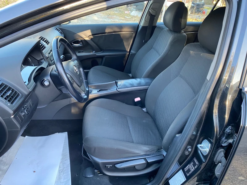 Toyota Avensis 2.0d4d Euro5, снимка 10 - Автомобили и джипове - 52645599