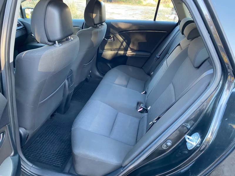 Toyota Avensis 2.0d4d Euro5, снимка 11 - Автомобили и джипове - 52645599