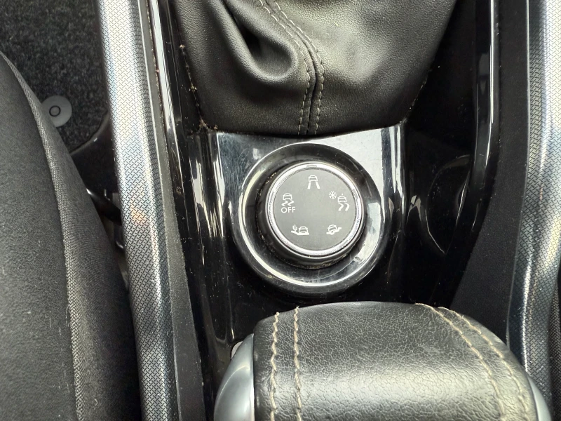 Peugeot 2008 1.6HDI* Allure* , снимка 10 - Автомобили и джипове - 52790860
