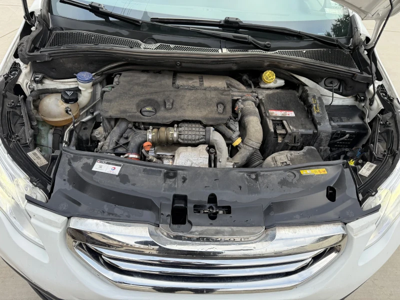 Peugeot 2008 1.6HDI* Allure* , снимка 16 - Автомобили и джипове - 52790860