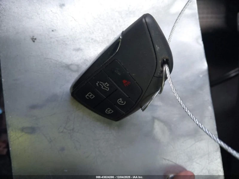 Chevrolet Silverado 5.3L V-8 DI, VVT, 355HP 4X4 Drive, снимка 3 - Автомобили и джипове - 52915370