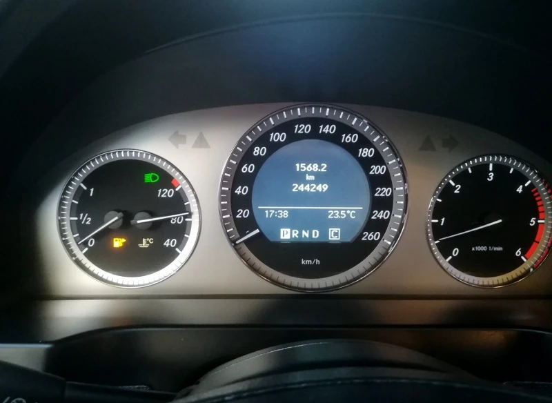Mercedes-Benz C 320  - изображение 9