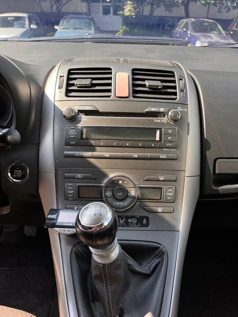 Toyota Auris 2.2 D-4D, снимка 6 - Автомобили и джипове - 53342657