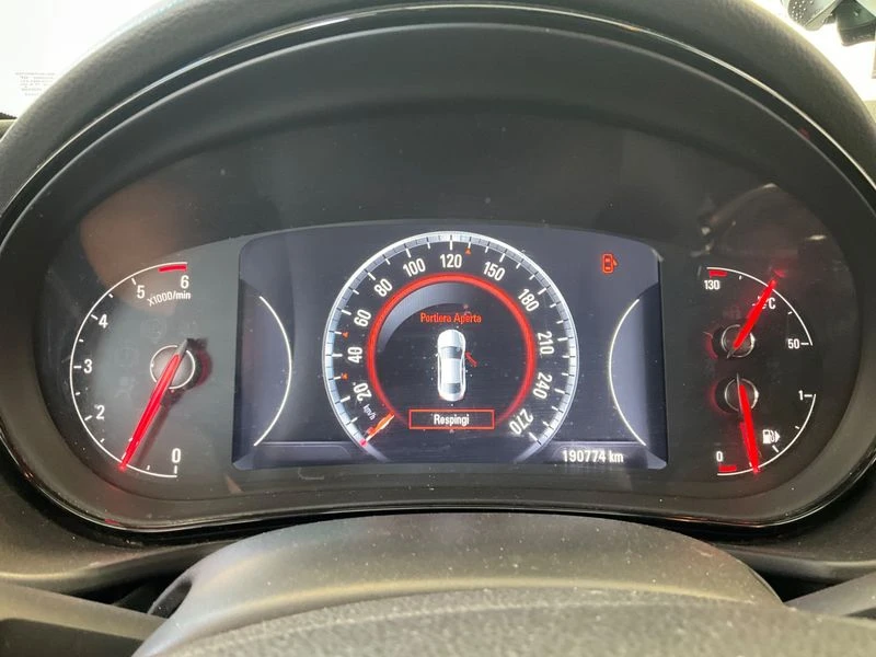 Opel Insignia Insignia Sports Tourer 2.0 CDTI Cosmo, снимка 4 - Автомобили и джипове - 55387576