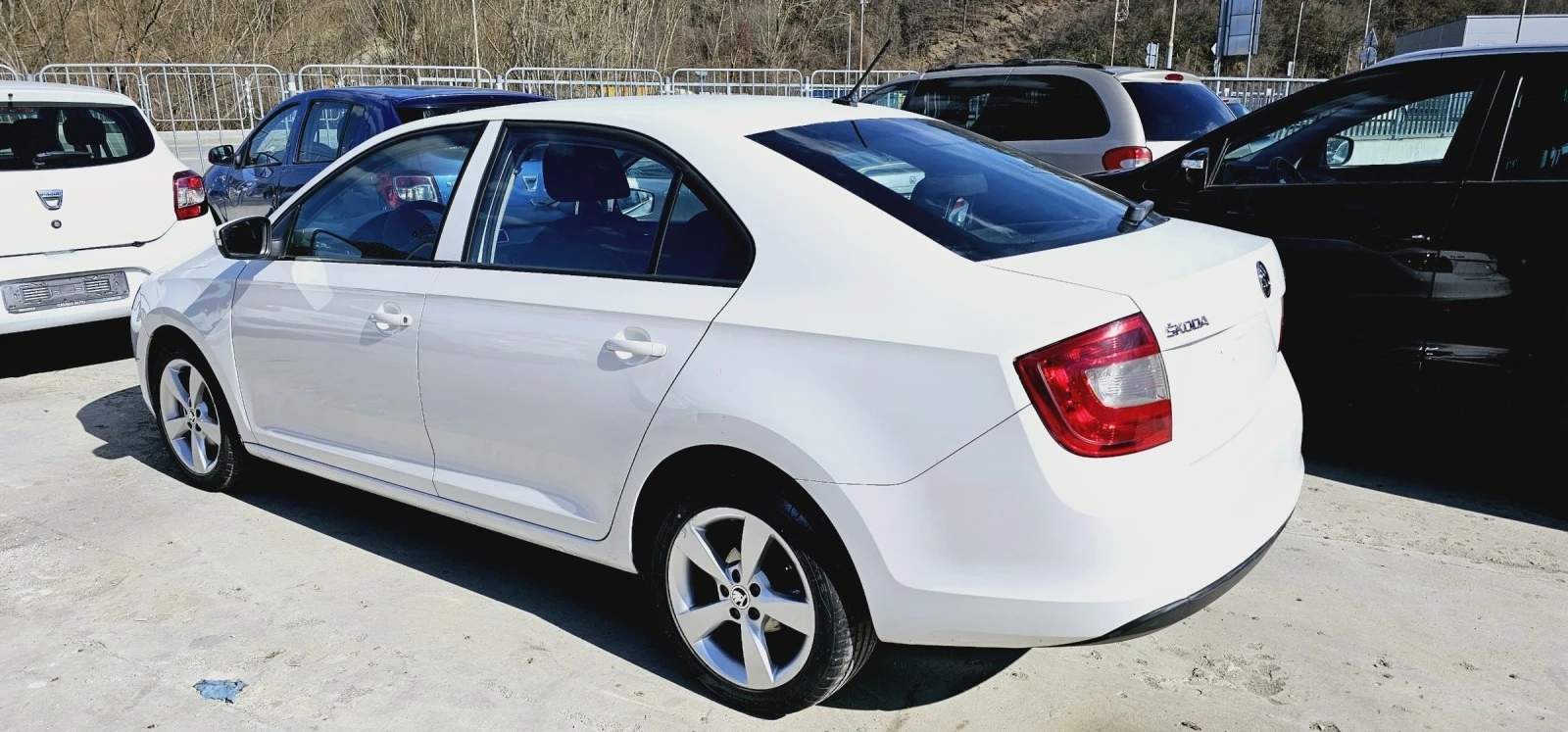 Skoda Rapid 1.6tdi 116кс*Нави*ПОДХОДЯЩА ЗА ТАКСИ - изображение 4