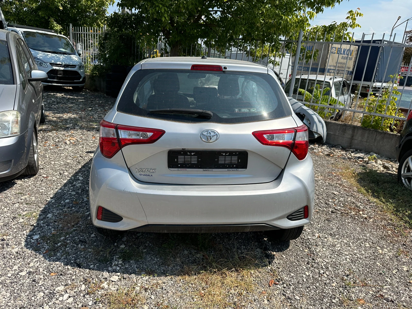 Toyota Yaris 1.0I 69kc EURO6 - изображение 4